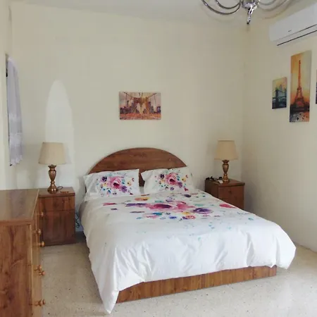 Kennedy Court - Prime Location - Bus Terminus * St. Paul's Bay