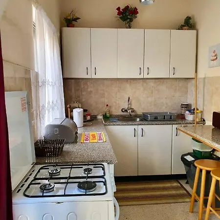 Apartment Kennedy Court - Prime Location - Bus Terminus