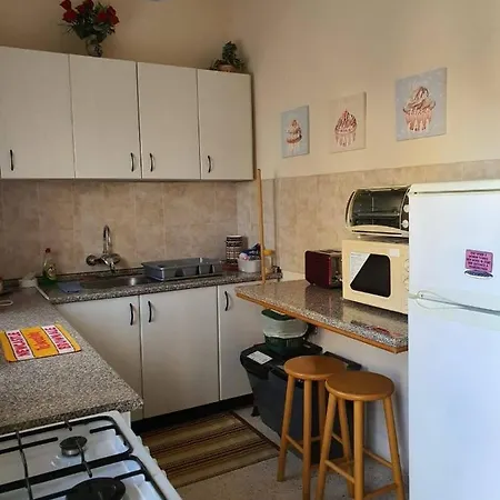 Apartment Kennedy Court - Prime Location - Bus Terminus