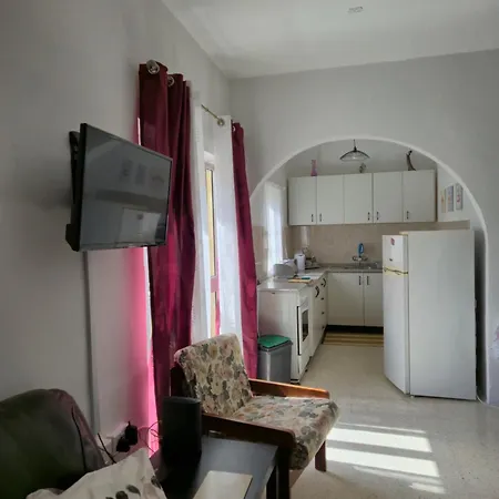 Kennedy Court - Prime Location - Bus Terminus Apartment