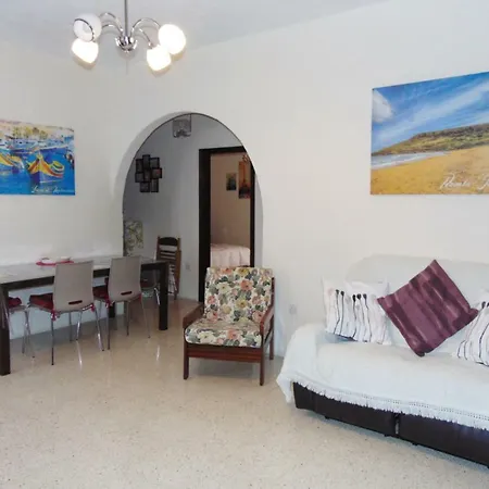 Kennedy Court - Prime Location - Bus Terminus Apartment *