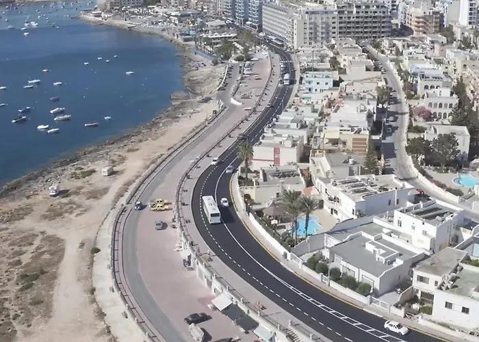 Apartment Kennedy Court - Prime Location - Bus Terminus *