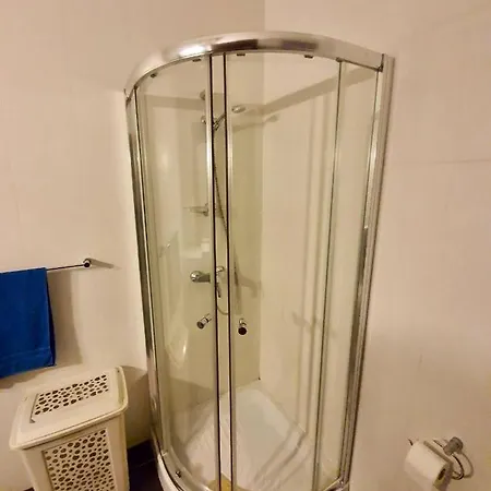 Kennedy Court - Prime Location - Bus Terminus شقة خليج سانت بول