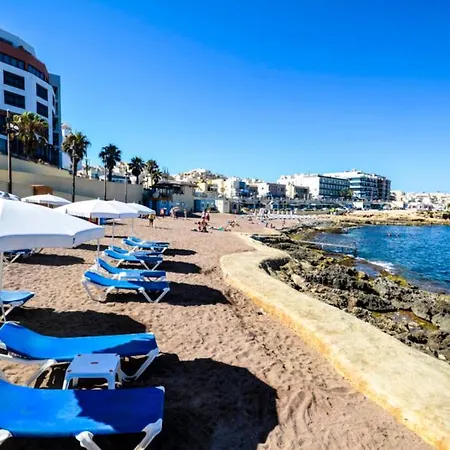 Kennedy Court - Prime Location - Bus Terminus *